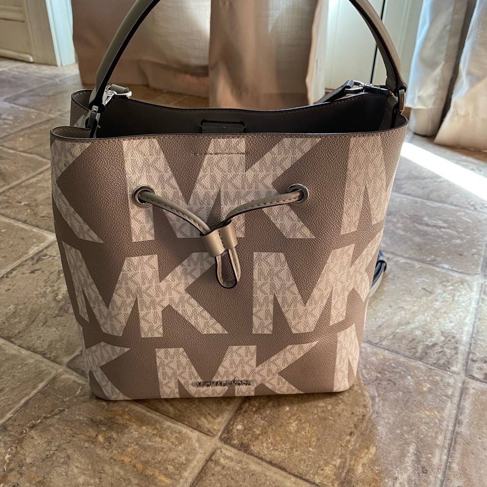 Beautiful bag and also backpack!!